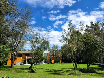 RESIDENCIA EN VENTA EN VALLE DE BRAVO DENTRO DE FRACCIONAMIENTO