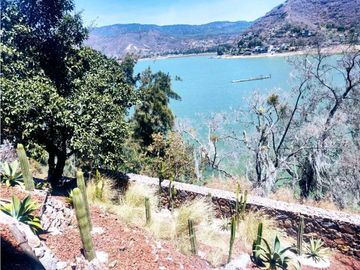 RESIDENCIA EN VENTA VALLE DE BRAVO CON VISTA AL LAGO
