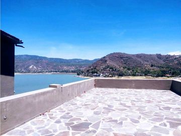 RESIDENCIA EN VENTA VALLE DE BRAVO CON VISTA AL LAGO