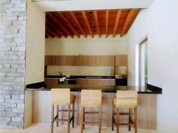 RESIDENCIA EN VENTA VALLE DE BRAVO CON VISTA AL LAGO