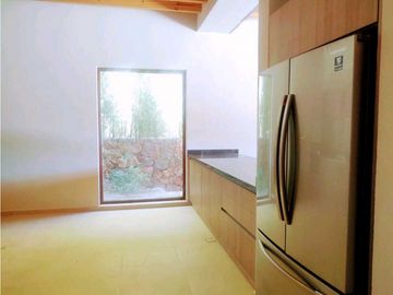 RESIDENCIA EN VENTA VALLE DE BRAVO CON VISTA AL LAGO