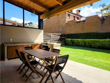 SE VENDE CASA EN VALLE DE BRAVO CON VISTA Y ACCESO AL LAGO