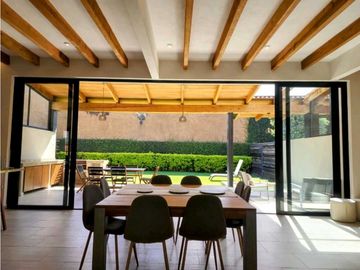 SE VENDE CASA EN VALLE DE BRAVO CON VISTA Y ACCESO AL LAGO