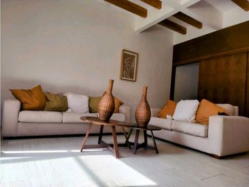SE VENDE CASA EN VALLE DE BRAVO CON VISTA Y ACCESO AL LAGO