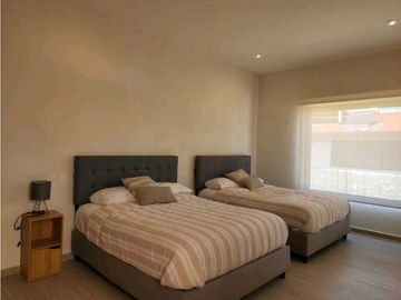 SE VENDE CASA EN VALLE DE BRAVO CON VISTA Y ACCESO AL LAGO