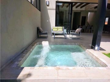 SE VENDE CASA EN VALLE DE BRAVO CON VISTA Y ACCESO AL LAGO