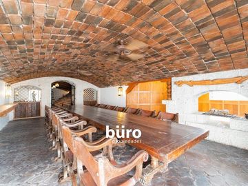 LINDA CASA ESQUINA EN VENTA CON LA MEJOR CAVA EN LA PRADERA LA MOLINA