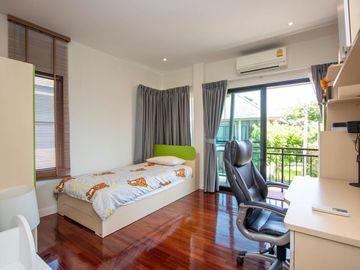 Modern 3-Bedroom House for Sale in Villa Flora, Nong Khwai