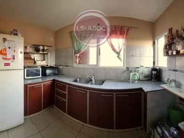 Exclusivo Chalet con Vistas Panorámicas a la Sierra y el Arroyo