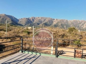 Exclusivo Chalet con Vistas Panorámicas a la Sierra y el Arroyo