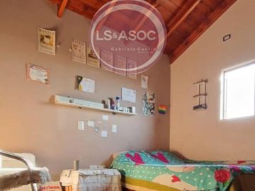 Exclusivo Chalet con Vistas Panorámicas a la Sierra y el Arroyo