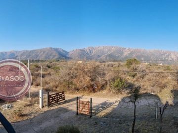 Exclusivo Chalet con Vistas Panorámicas a la Sierra y el Arroyo
