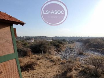 Exclusivo Chalet con Vistas Panorámicas a la Sierra y el Arroyo