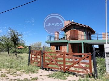 Exclusivo Chalet con Vistas Panorámicas a la Sierra y el Arroyo