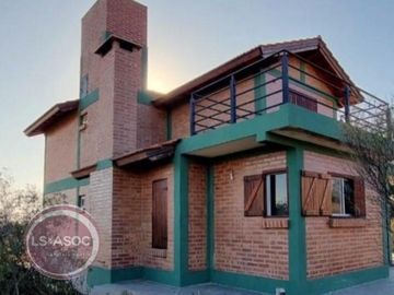 Exclusivo Chalet con Vistas Panorámicas a la Sierra y el Arroyo