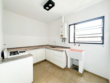 OPORTUNIDAD! Dpto. 1DORM amplio y luminoso! A mtrs. Av. Colon! Con Escritura!