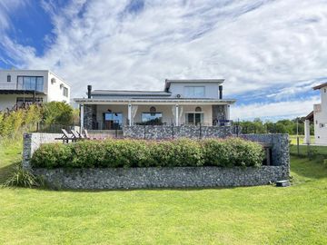 Casa en Venta - Barrio Residencial I Lote 443 de Costa Esmeralda - Fondo a boulevard