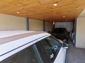 LINDA CASA DE 2 PISOS (2 ESTACIONAMIENTOS)