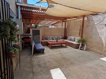 LINDA CASA DE 2 PISOS (2 ESTACIONAMIENTOS)