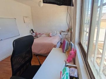 LINDA CASA DE 2 PISOS (2 ESTACIONAMIENTOS)