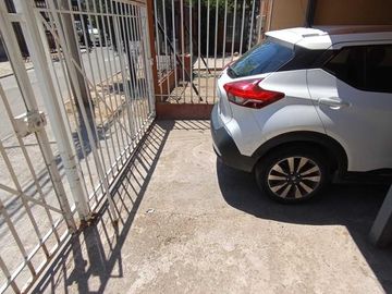 LINDA CASA DE 2 PISOS (2 ESTACIONAMIENTOS)