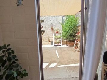 LINDA CASA DE 2 PISOS (2 ESTACIONAMIENTOS)