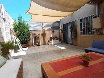 LINDA CASA DE 2 PISOS (2 ESTACIONAMIENTOS)