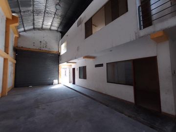 Local Comercial de 2 pisos ubicado en zona comercial - Iquitos