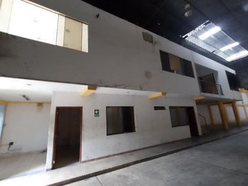 Local Comercial de 2 pisos ubicado en zona comercial - Iquitos