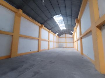 Local Comercial de 2 pisos ubicado en zona comercial - Iquitos