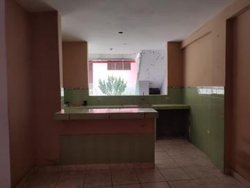¡Gran Oferta! - Se Vende Casa de 2 Pisos en Tarapoto