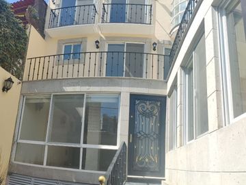SE VENDE  CASA CON 7 RECÁMARAS REMODELADA EN TECAMACHALCO (V)