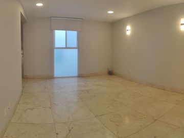 SE VENDE  CASA CON 7 RECÁMARAS REMODELADA EN TECAMACHALCO (V)