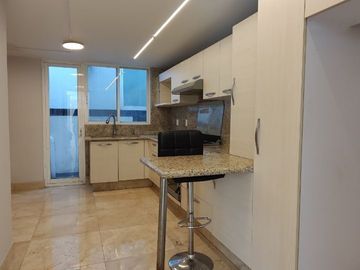 SE VENDE  CASA CON 7 RECÁMARAS REMODELADA EN TECAMACHALCO (V)