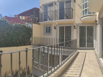 SE VENDE  CASA CON 7 RECÁMARAS REMODELADA EN TECAMACHALCO (V)