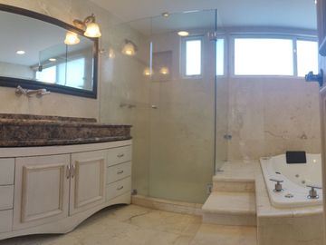 SE VENDE  CASA CON 7 RECÁMARAS REMODELADA EN TECAMACHALCO (V)