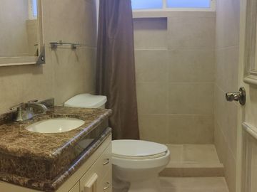 SE VENDE  CASA CON 7 RECÁMARAS REMODELADA EN TECAMACHALCO (V)