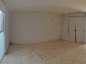 SE VENDE  CASA CON 7 RECÁMARAS REMODELADA EN TECAMACHALCO (V)