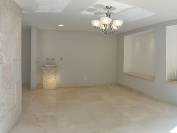 SE VENDE  CASA CON 7 RECÁMARAS REMODELADA EN TECAMACHALCO (V)