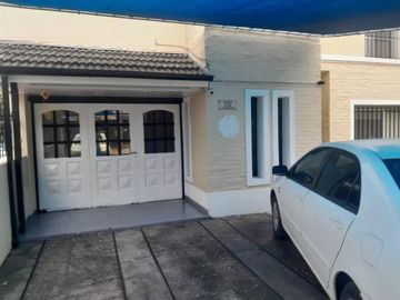 Casa en venta - 3 Dormitorios 3 Baños - Cocheras - 620Mts2 - Ingeniero Maschwitz