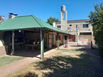 Casa en venta - 3 Dormitorios 3 Baños - Cocheras - 620Mts2 - Ingeniero Maschwitz