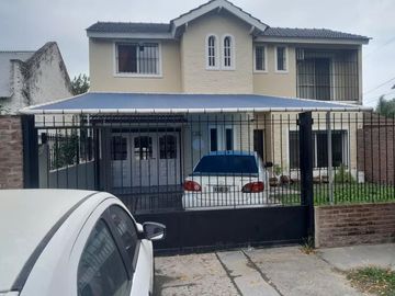 Casa en venta - 3 Dormitorios 3 Baños - Cocheras - 620Mts2 - Ingeniero Maschwitz