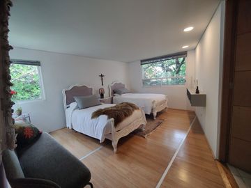 SE VENDE CASA EN LOMAS DE CHAPULTEPEC (V)