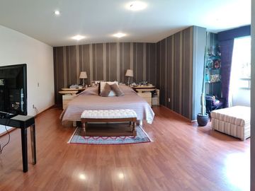 DEPARTAMENTO DE LUJO A LA VENTA EN BOSQUES DE LAS LOMAS (V)