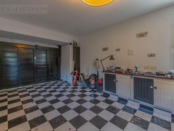 APTO CREDITO. 5 DORMITORIOS (2 Suites). A LAGUNA.