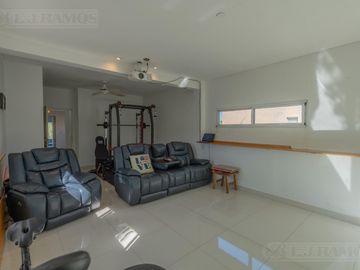APTO CREDITO. 5 DORMITORIOS (2 Suites). A LAGUNA.