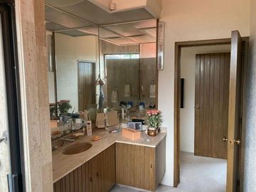 Casa a la  Renta  Amueblada o Venta en Bosques de las Lomas (V)