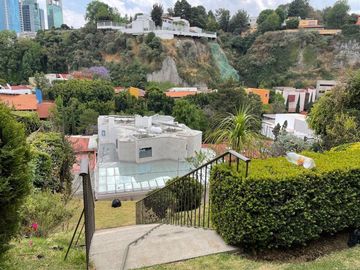 Casa a la  Renta  Amueblada o Venta en Bosques de las Lomas (V)
