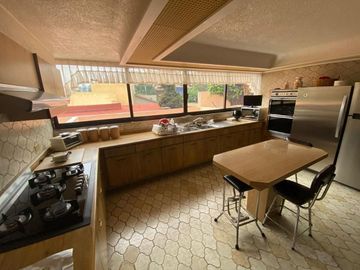 Casa a la  Renta  Amueblada o Venta en Bosques de las Lomas (V)