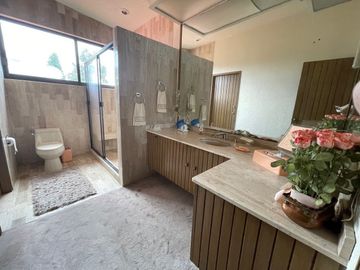Casa a la  Renta  Amueblada o Venta en Bosques de las Lomas (V)